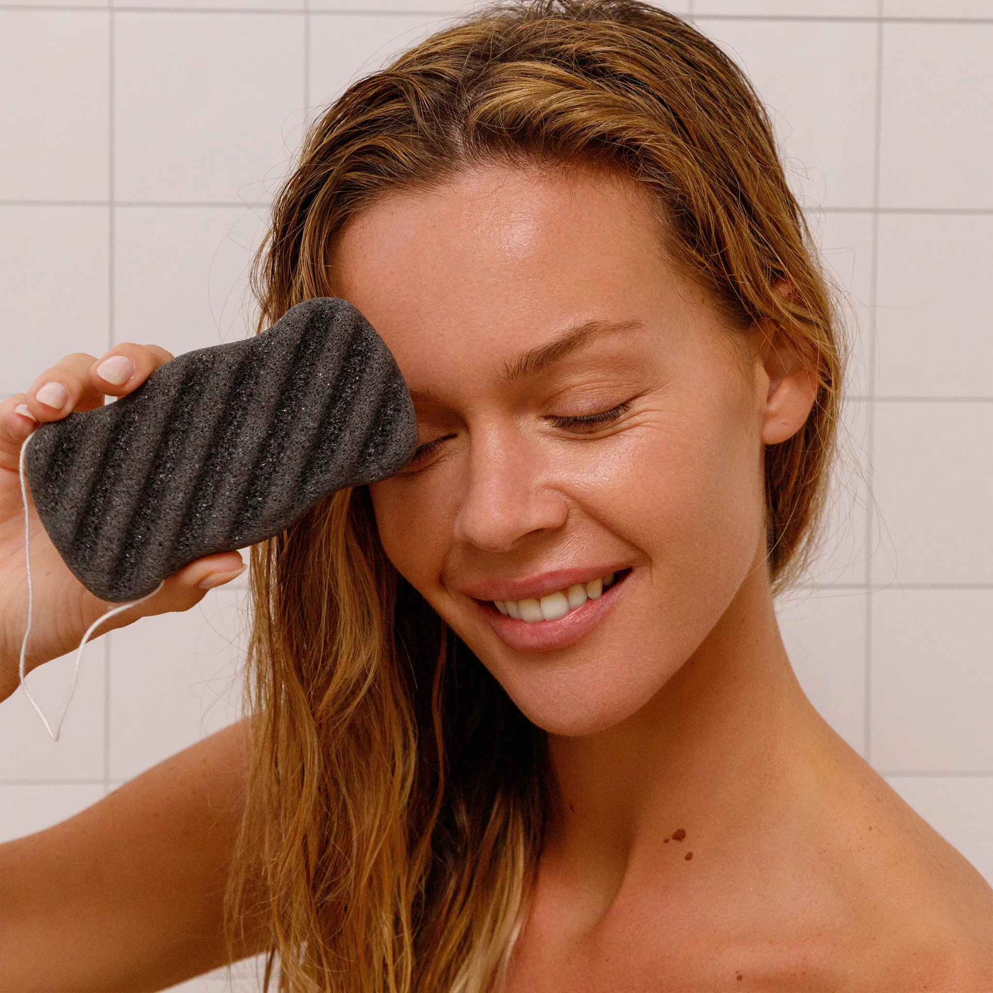 Charcoal Konjac Body Sponge - Image 3